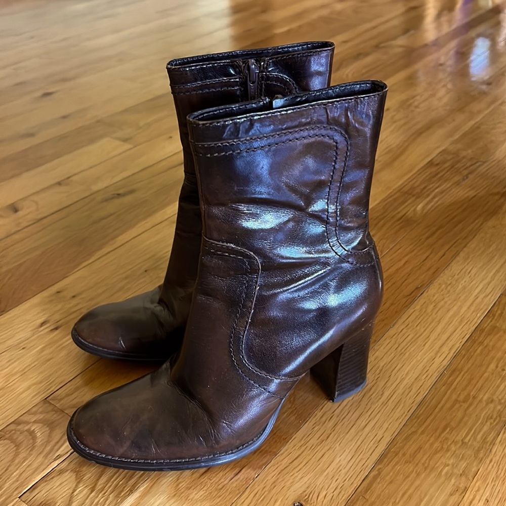 Nine West brown short boots